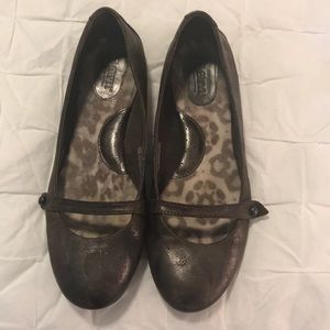 Born Pewter Flats Size 8